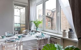 Stay Hip In Vibrant Centrally Located Apartment In Old Town